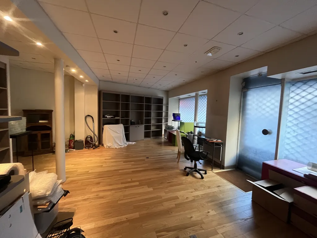 Vente - Boutique 50 m², Centre ville, Avenue de Versailles 75016 PARIS