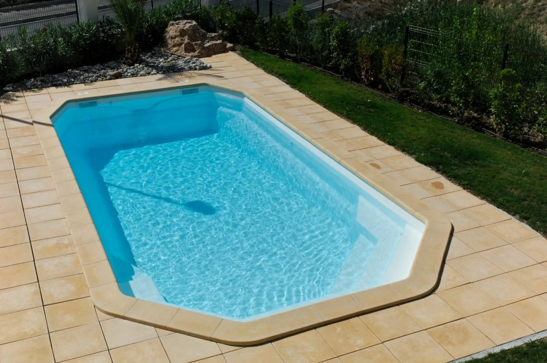 piscine fond incliné modèle Majorelle