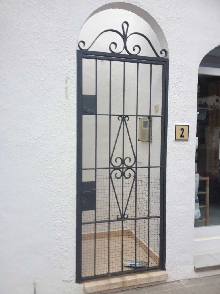 PORTE EN FER FORGE VOLUTES CARRY LE ROUET