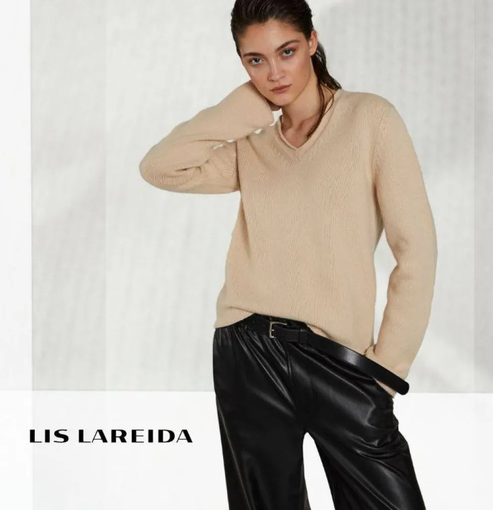 Lis Lareida une collection intemporelle pour les femmes qui aiment le style épuré et un look pointu.