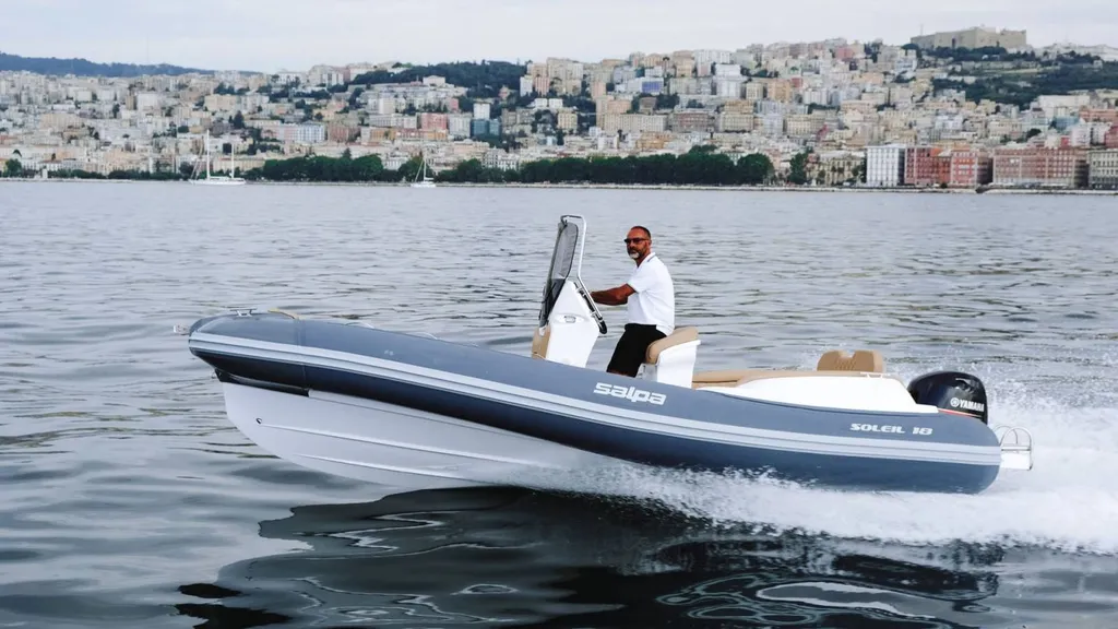Location de bateau semi-rigide Salpa à Bandol