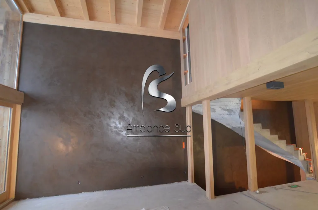 Décoration intérieure de murs en béton ciré taloché dans un chalet à Megève