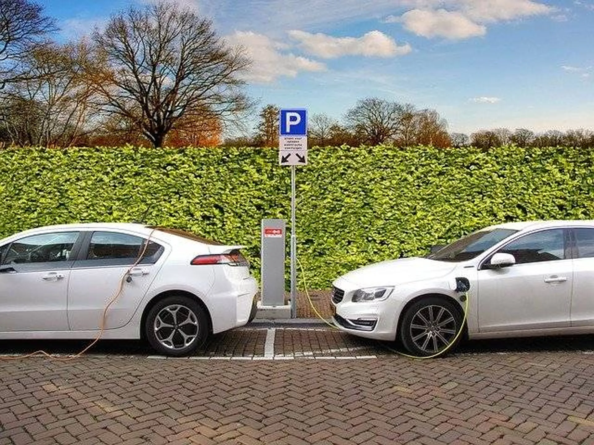 Réaliser la pose de bornes de recharge pour voiture électrique vers Salon de Provence