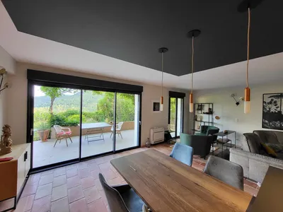 Baie vitrée en aluminium sur mesure à Saint Raphaël isolation thermique sécurité rénovation performante double vitrage qualité professionnelle