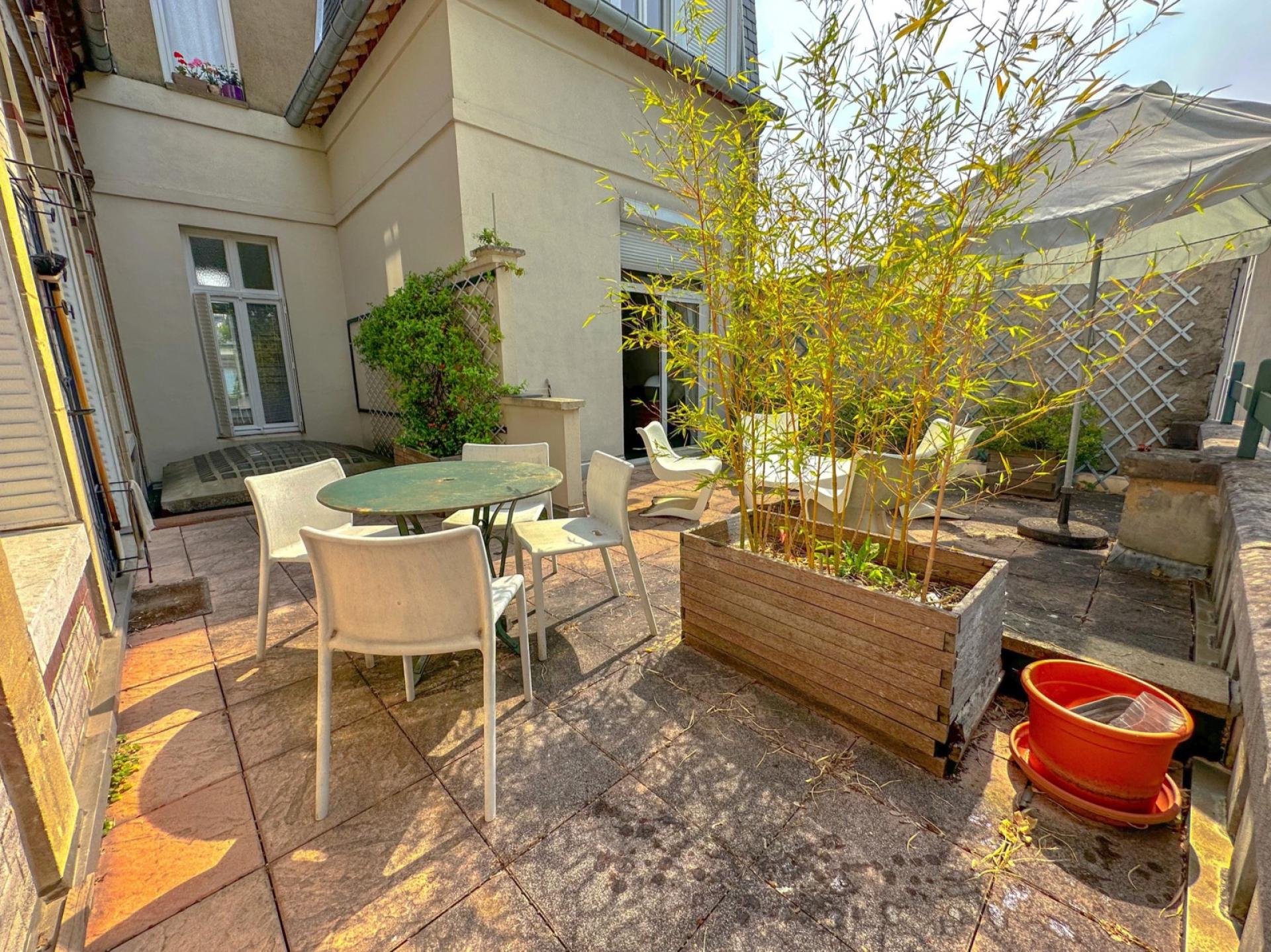 À vendre appartement  avec terrasse plus appartement  annexe