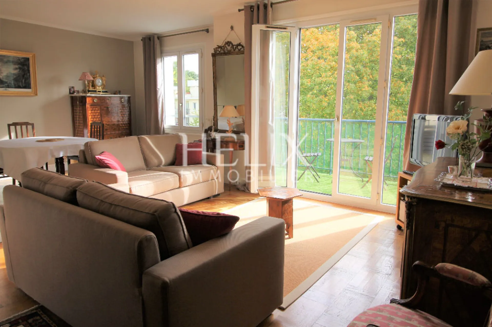 Vous voulez vivre dans le quartier forêt de Saint Germain en  Laye, nous vous proposons un appartement dans la résidence du Parc de Noailles avec une place de parking