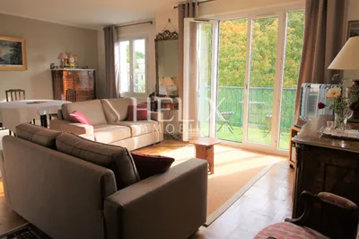 Vous voulez vivre dans le quartier forêt de Saint Germain en  Laye, nous vous proposons un appartement dans la résidence du Parc de Noailles avec une place de parking