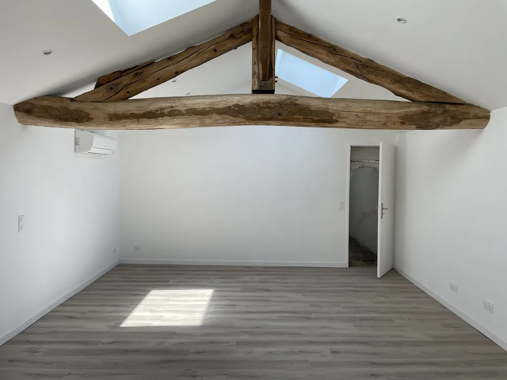 comble aménagés à Gleizé près de Belleville en Beaujolais (Rhône-69), transformés en nouvel espace de vie confortable et lumineux sous la toiture