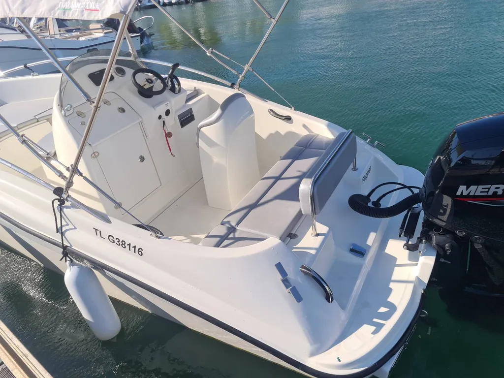 Location de bateaux rigides dans le Var