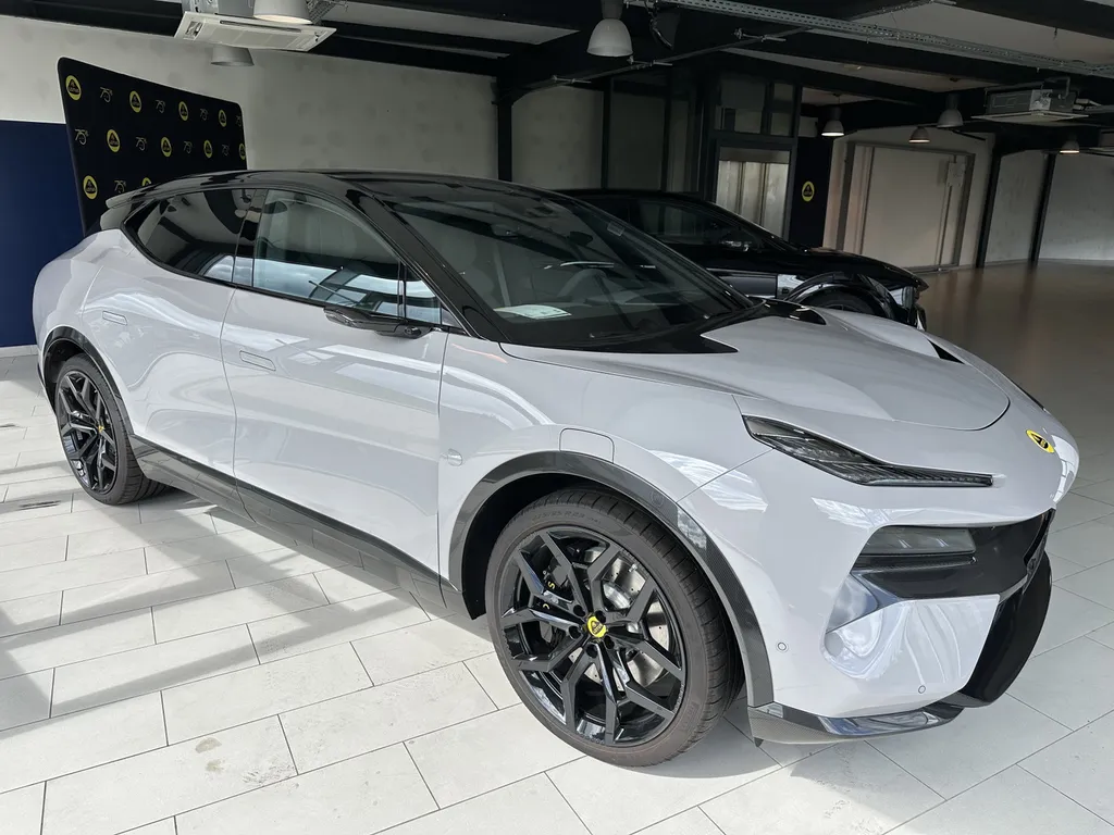 Lotus Eletre : traitement céramique GYEON Pure et film PPF par EMB Detailing à Vaugneray proche de lyon 6