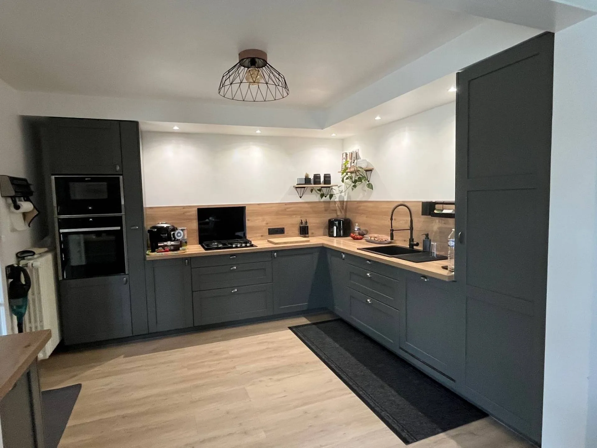 Pavillon individuel, à vendre, offrant de beaux volumes situé à Arelaune en Seine