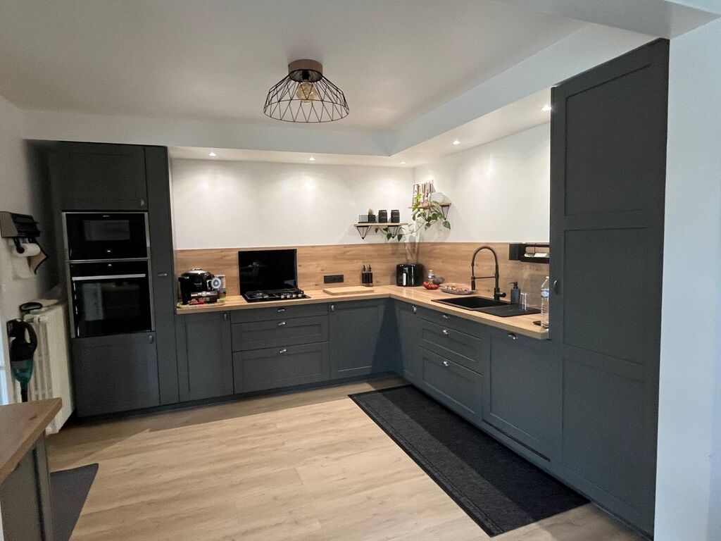 Pavillon individuel, à vendre, offrant de beaux volumes situé à Arelaune en Seine