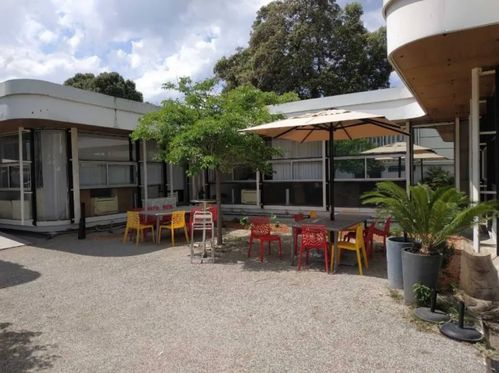 Parasols Schatello posé par ROSSI à Vitrolles