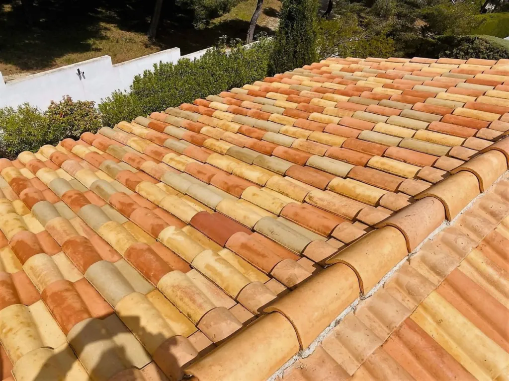 toiture avec nettoyage sur carry le rouet