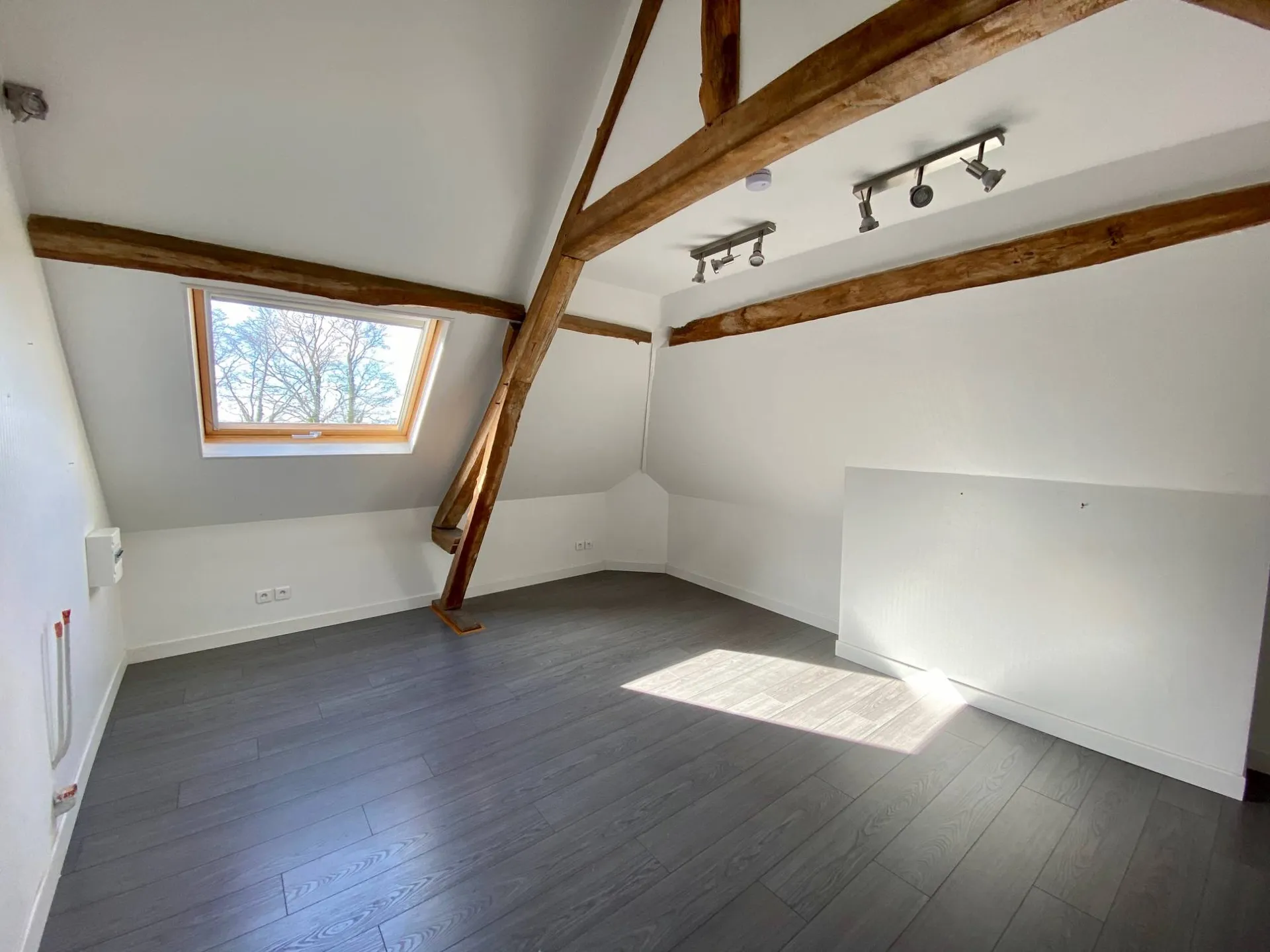 Vends maison de charme de 200m² habitables.