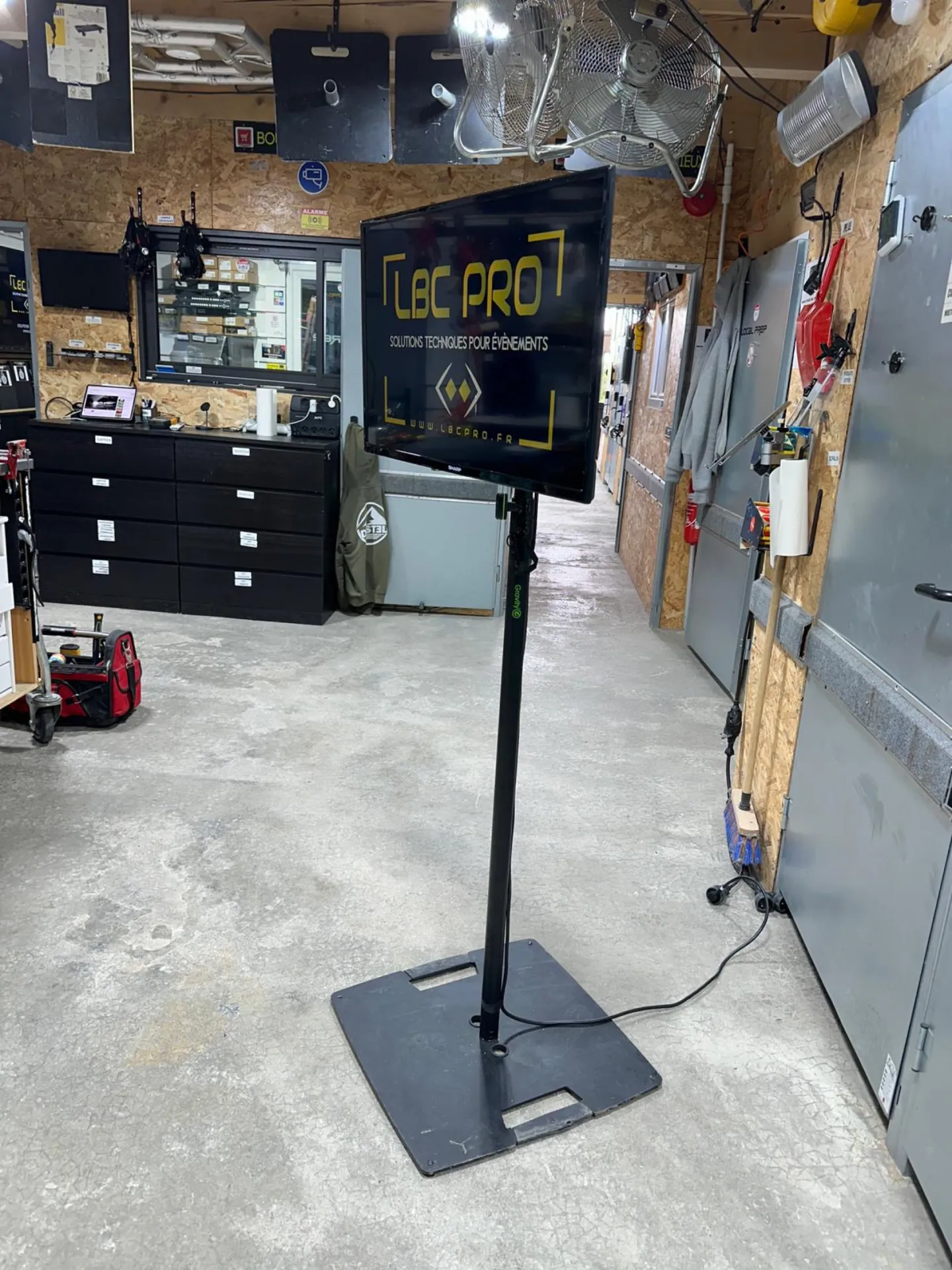 PIEDS POUR ECRANS 32 A 43 POUCES