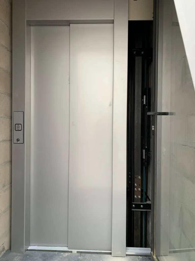 Une réalisation 6 niveaux VIMEC E10 en intérieur pour un cabinet médical près d'Arles Bouches du Rhône