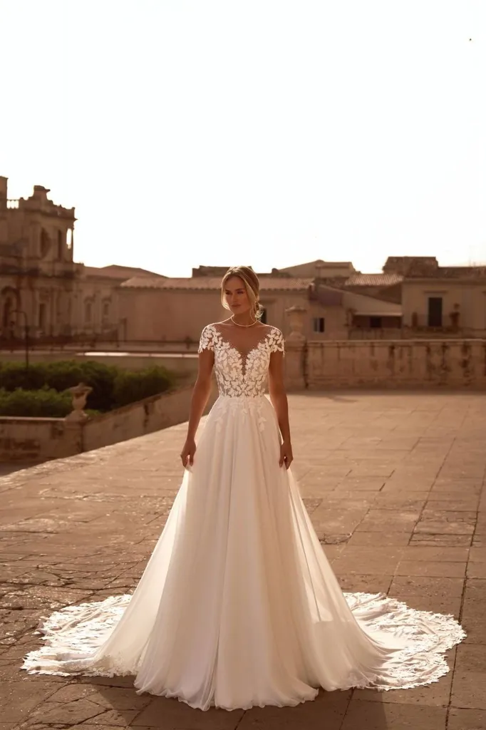 Robe de mariée bohème chic avec petites manches à Marseille