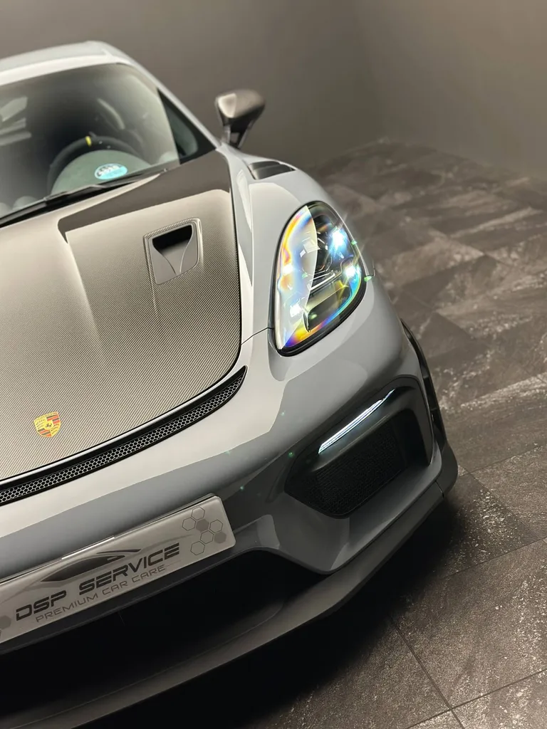 Lustrage sur une Porsche 718 Cayman GT4 RS à Le Mans (72)