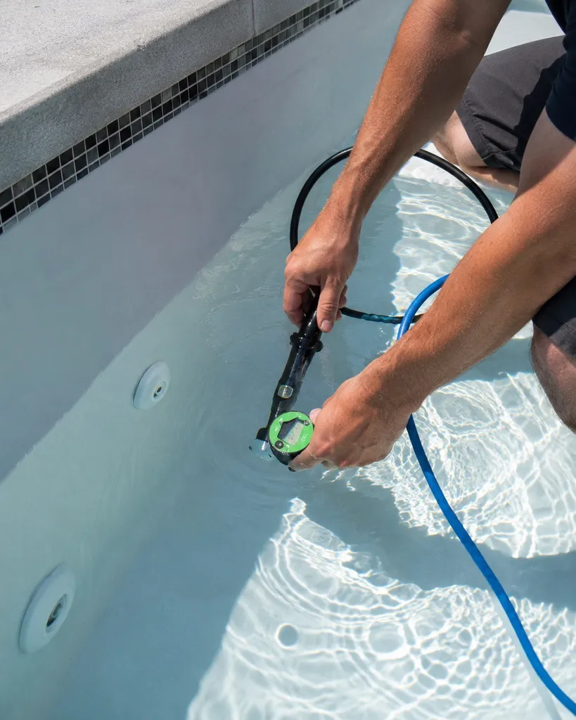 Recherche de fuite de piscine par test de pression des canalisations dans les Bouches-du-Rhône – détection de fuite par mise sous pression du circuit hydraulique à Aix-en-Provence