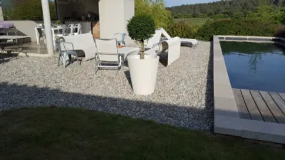 Création d'une terrasse et contour de piscine en Padouk à Meyreuil bouche du rhone