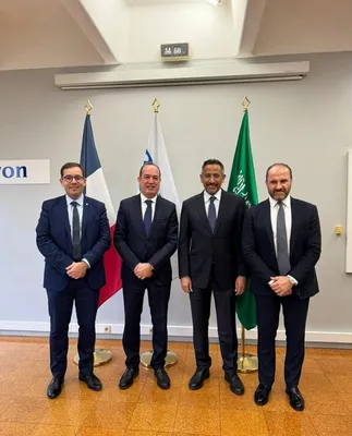 Son Excellence Monsieur Bandar I. Alkhorayef a visité l'usine de production Benta Lyon