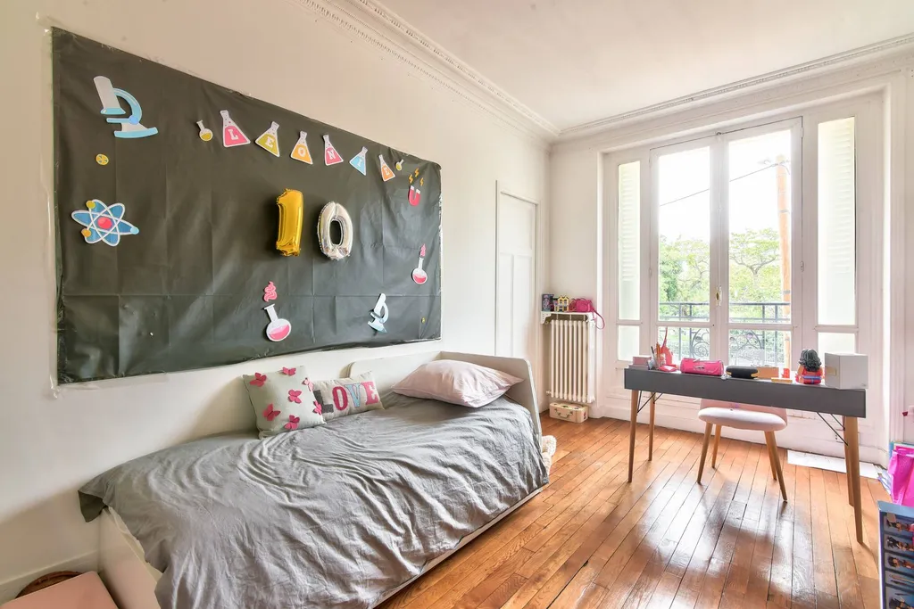 A vendre appartement ancien en 1er étage dans bel immeuble ancien Mallarmé Courcelles Paris 75017