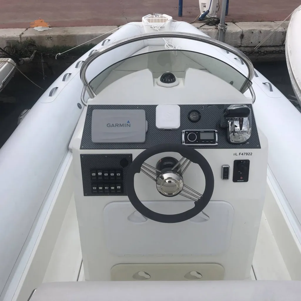 acheter un bateau avec sa place de port a bandol