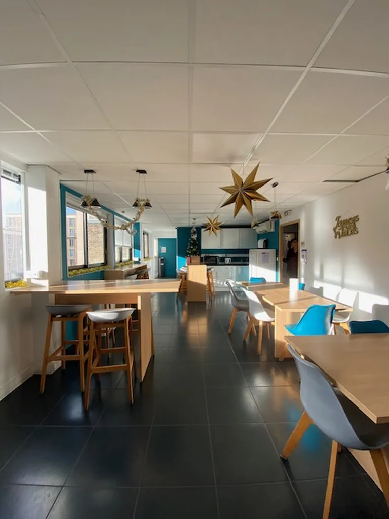 LE HAVRE - A LOUER dans un immeuble de BUREAUX de 512 m2 divisibles à partir de 183m2 avec parkings privatifs, idéalement placé en centre-ville
