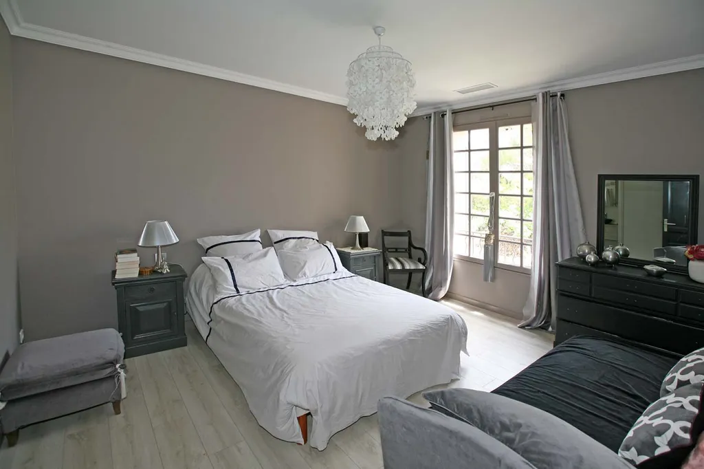 Comtat Venaissin en position dominante, villa contemporaine avec piscine   