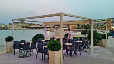 Menuiserie pour installation de pergolas pour restaurant de plage à Cannes dans les Alpes Maritimes