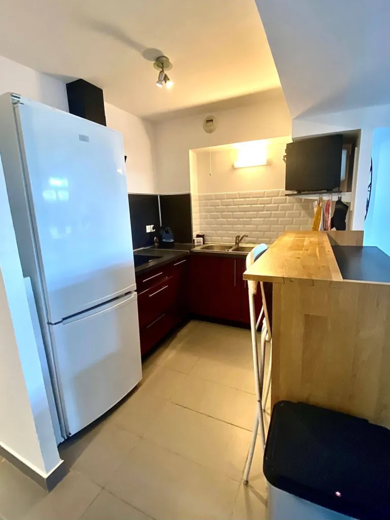 Cuisine Aménagée et équipée ouvert sur séjour lumineuse pratique 