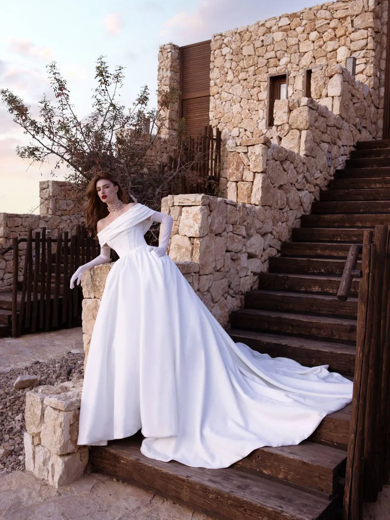Robe de mariée princesse en soie robe de créateur Dylan parienty à MARSEILLE