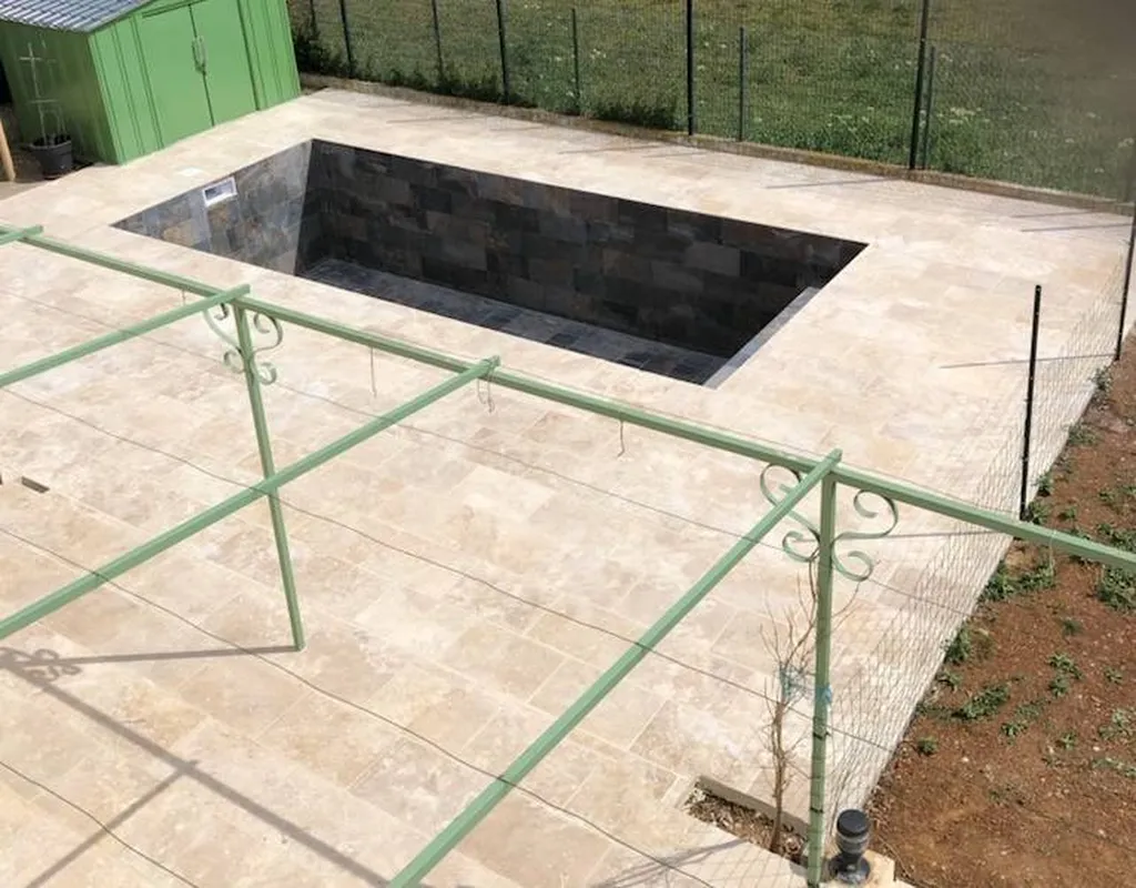 DALLAGES EXTERIEURS TRAVERTIN BEIGE 1ER CHOIX CLASSIC 61 X 40.6 X 1.2 CM 