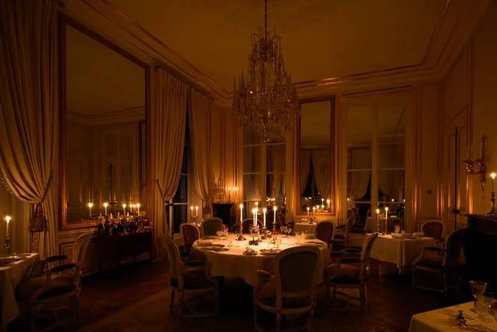 TERRE DU MONDE, RESTAURATION DE L'HOTEL 