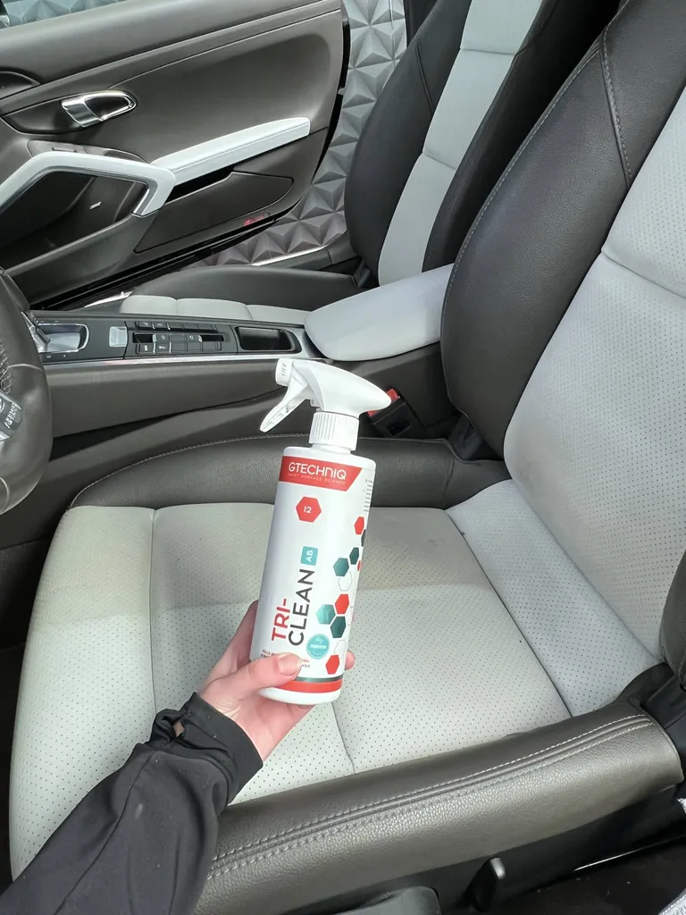 Où trouver un professionnel pour le nettoyage de la sellerie en cuir de votre voiture proche de Changé 72 ?