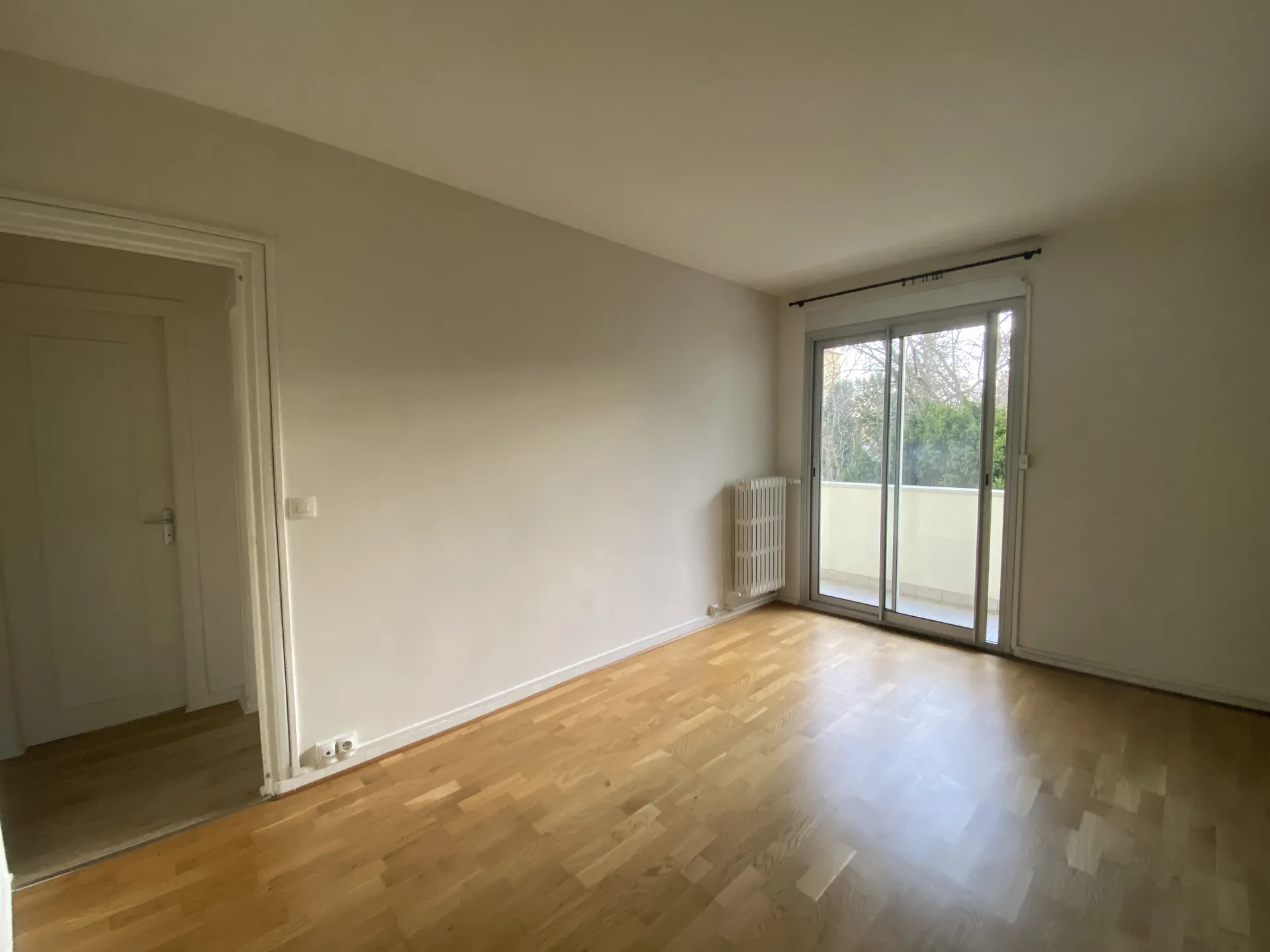 Location Le Pecq Centre Appartement 4 pièces de 65 m² spacieux avec cuisine indépendante et balcon