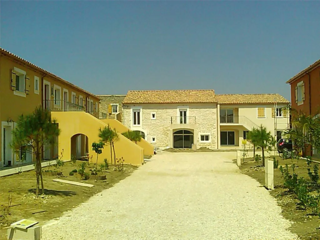 Fabrication et pose de gouttières aluminium sur-mesure avec garantie décennale à Orange pour maison traditionnelle ou immeuble