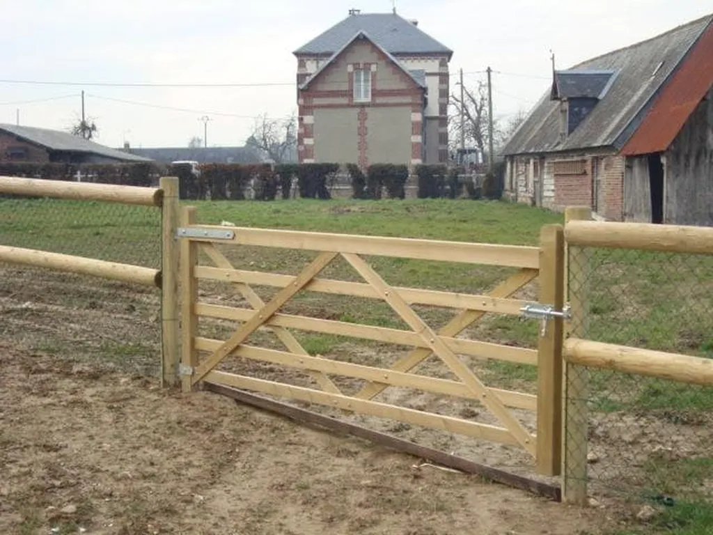 Installation de Portail champêtre en bois, Barrières de prairie et Portillons en bois massif à Cormeilles dans l’Eure 27 et ses Alentours