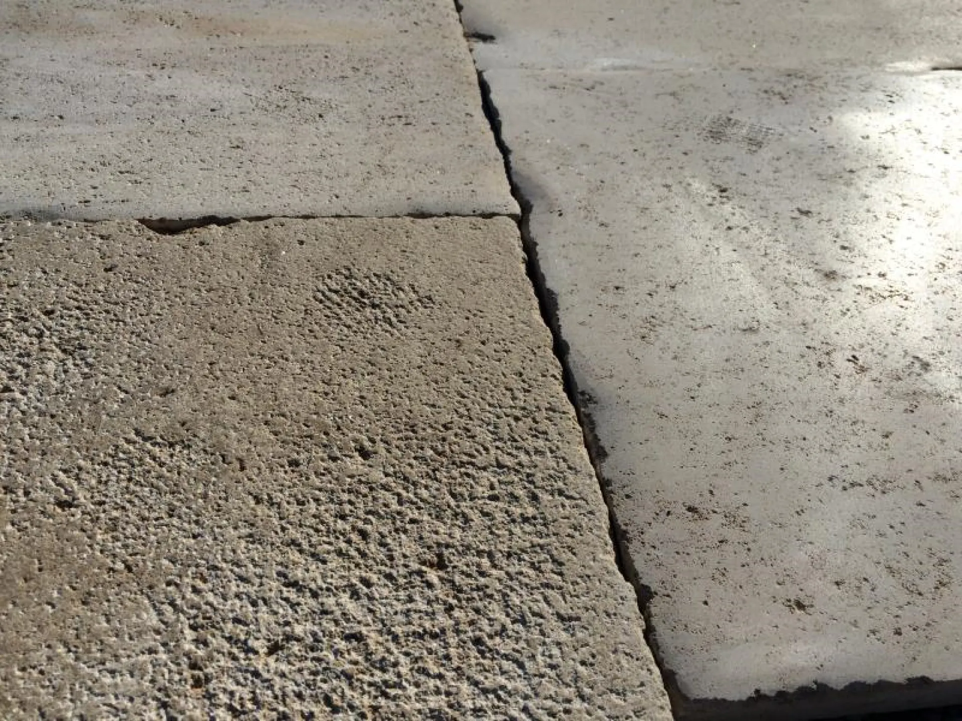 Pierre naturelle Travertin ou Dordogne avis pour sol intérieur et extérieur