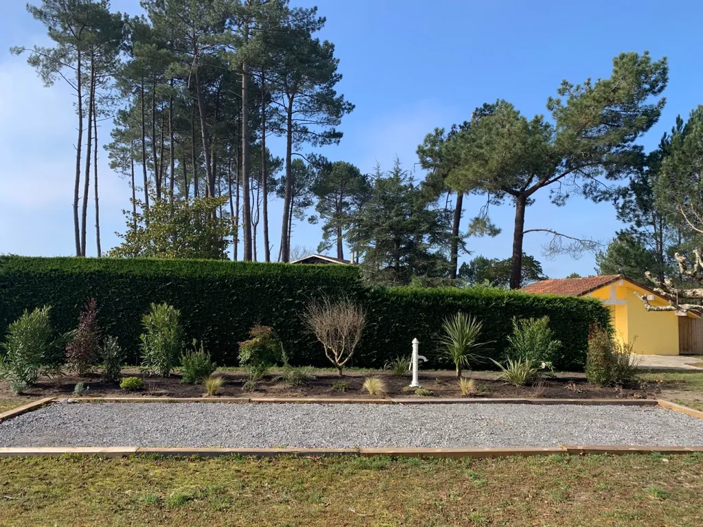 Professionnel pour la plantation de massif arbustif à Mimizan