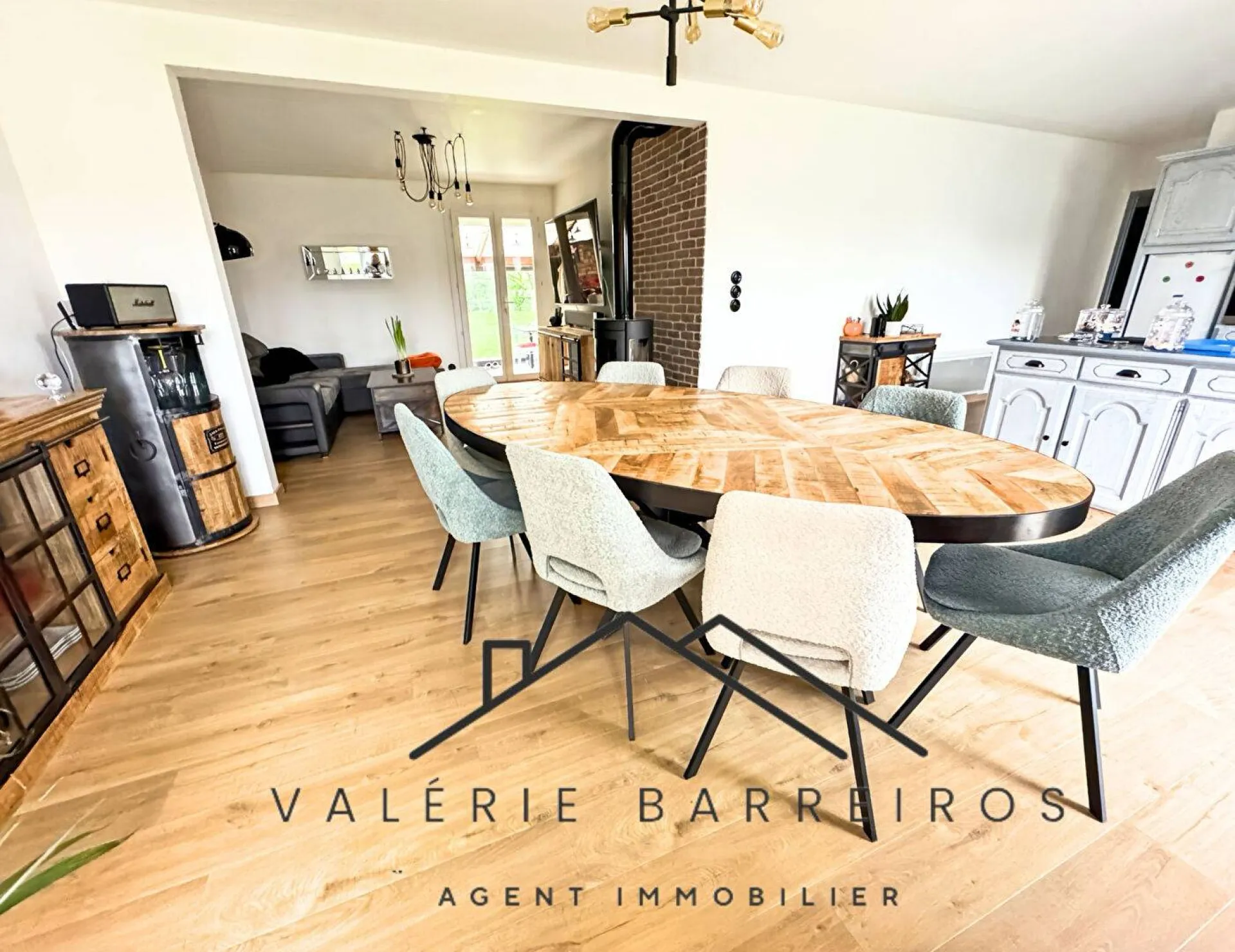 A vendre pavillon traditionnel de 194 m² habitables édifié sur 1800 m² de jardin sur la commune de LA HARENGERE 27370