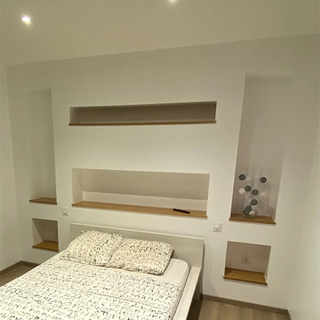Découvrez les cloisons décoratives de notre entreprise de plaquiste, création d'une tête de lit à Blagnac en Haute-Garonne