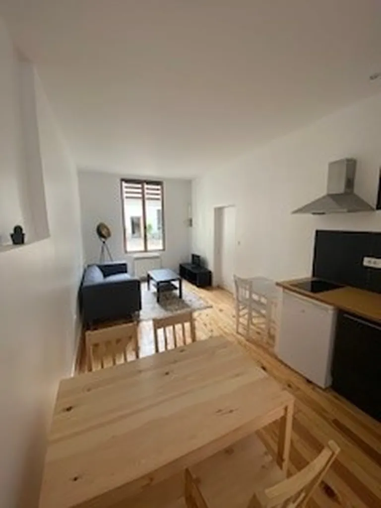 A louer F2 meublé de 28.66m²- rue de buffon - 580€ charges comprises