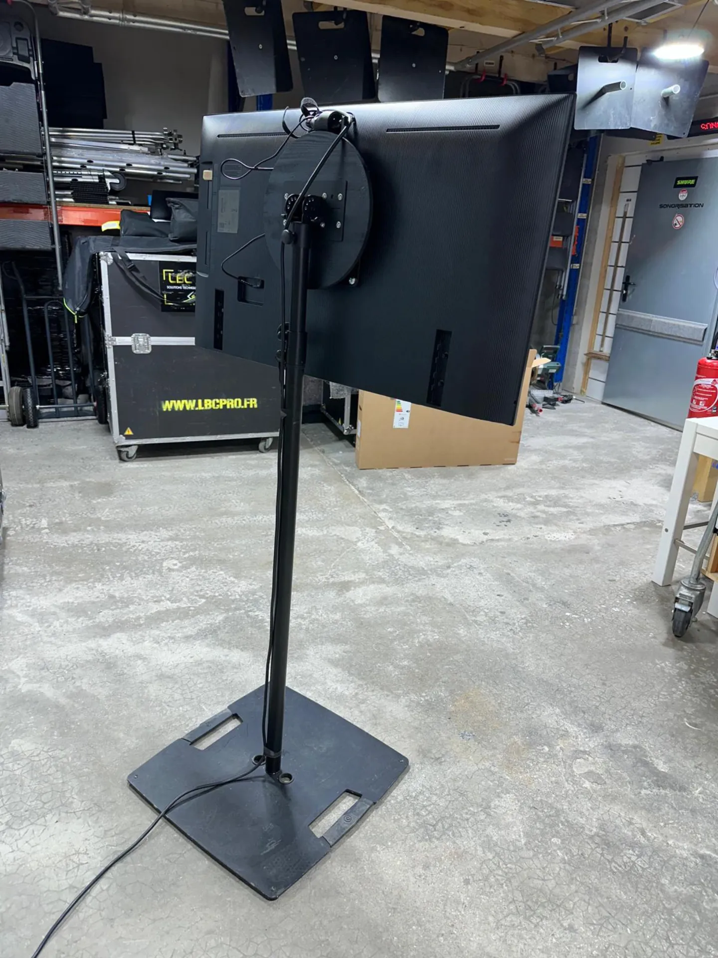 PIEDS POUR ECRANS 32 A 43 POUCES