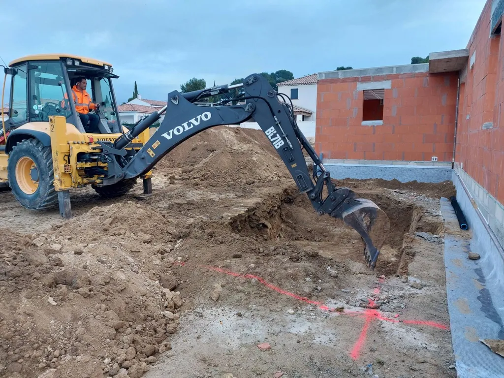 Société de terrassement pour création d'un bassin de rétention et réglage des terres autour d'une villa à Allauch