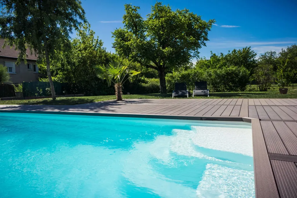 Le spécialiste local de l’équipement, de l’entretien, du dépannage et de la rénovation de piscines, avec expertise technique à Châteauneuf les Martigues, Carry le Rouet et Martigues