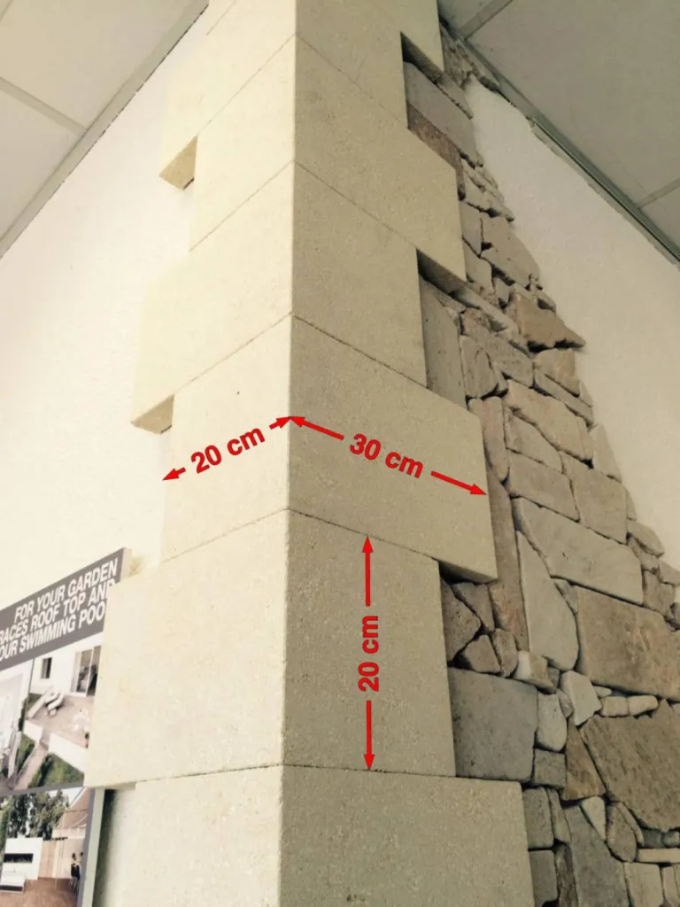 Chaine d'angle et encadrement massif ou évidé en pierre naturelle