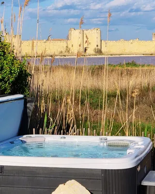 installation-d'un-spa-lugano-6-places-sur-aigues-mortes-proche-de-la-grande-motte
