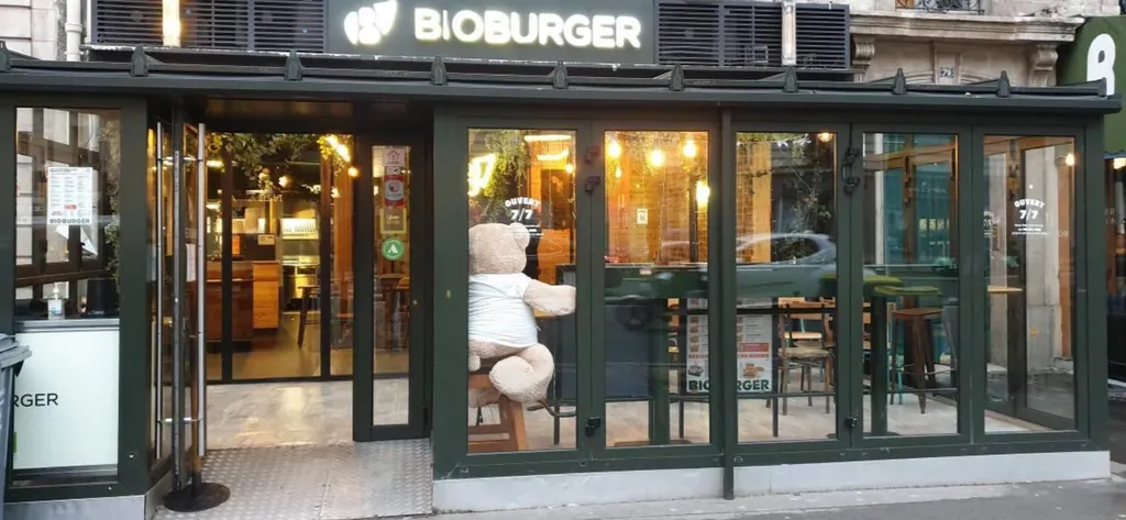 Vente - Boutique 123 m², Montparnasse, Boulevard du Montparnasse 75006 PARIS